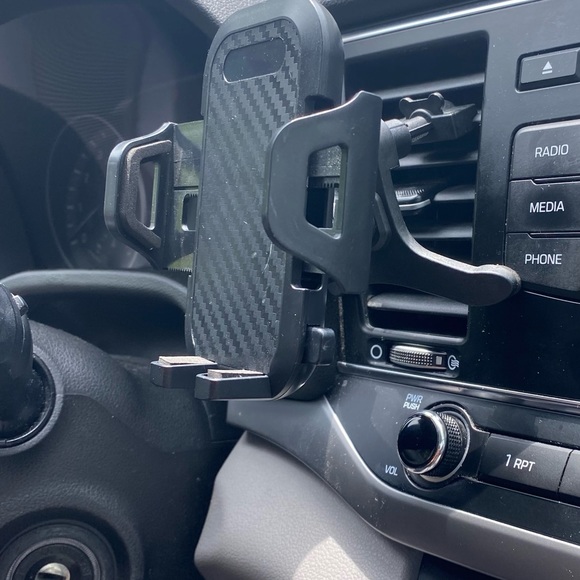 🚗TWO FOR $15 until sold out! 360° Rotating Car Vent Clip Phone Holder - Picture 3 of 12